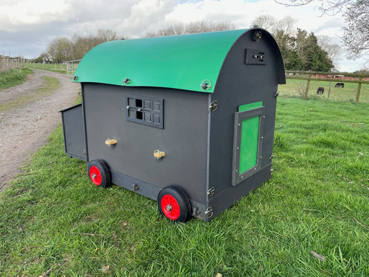 Shepherds Hut Chicken Coop - Large (up to 8 chickens)