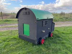 Shepherds Hut Chicken Coop - Large (up to 8 chickens)